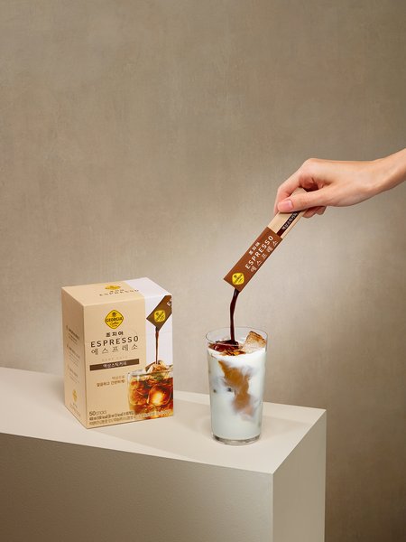 Georgia Coffee — 에스프레소 스틱 연출